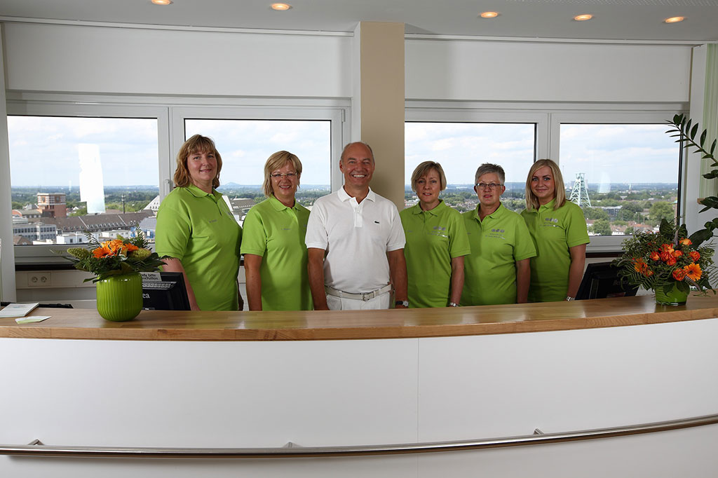 Der HNO-Facharzt Dr. Meyer und das Praxisteam